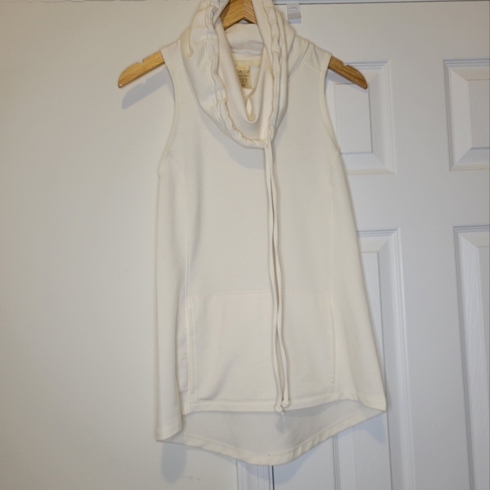 Calia Carrie Underwood Cream Sleeveless Racerback Sweatshirt